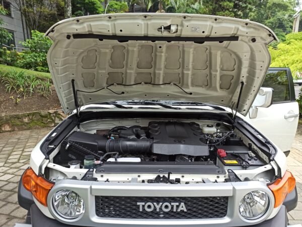 TOYOTA FJ CRUISER 4.0 V6 AUTOMATICO 2022 4X4 - Image 17