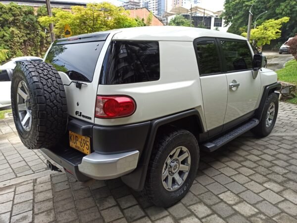 TOYOTA FJ CRUISER 4.0 V6 AUTOMATICO 2022 4X4 - Image 7