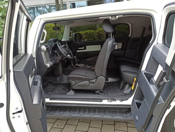 TOYOTA FJ CRUISER 4.0 V6 AUTOMATICO 2022 4X4 - Image 10