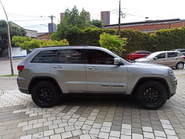 JEEP CHEROKEE 3.6 LAREDO 2020 AUTOMATICO 4X4 BLINDAJE 2 PLUS - Image 6