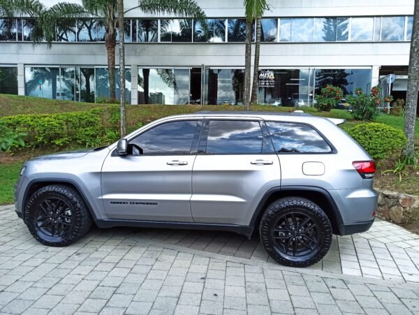 JEEP CHEROKEE 3.6 LAREDO 2020 AUTOMATICO 4X4 BLINDAJE 2 PLUS - Image 2