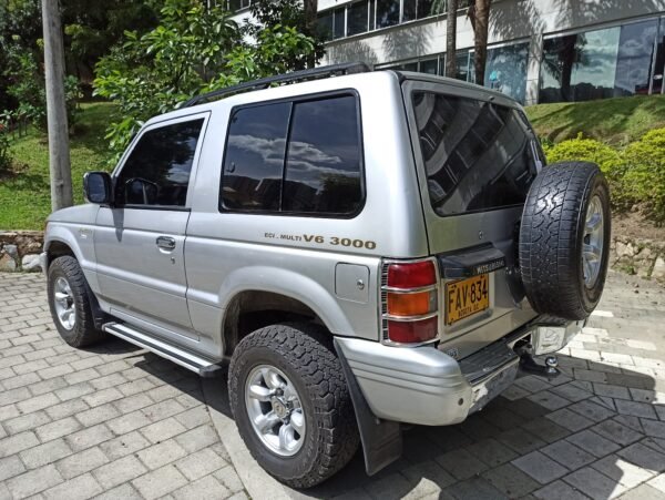 MITSUBISHI MONTERO 3.0 V6 MECANICO 2005 4X4 - Image 3