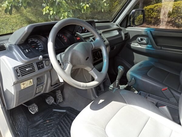 MITSUBISHI MONTERO 3.0 V6 MECANICO 2005 4X4 - Image 12