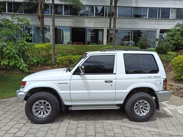 MITSUBISHI MONTERO 3.0 V6 HARD TOP 2007 MECANICO 4X4 - Image 2