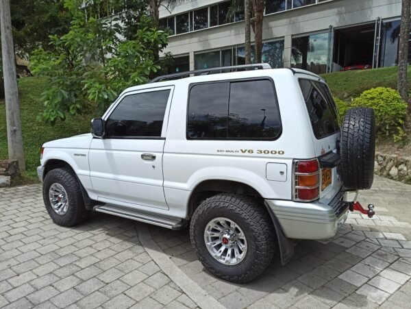 MITSUBISHI MONTERO 3.0 V6 HARD TOP 2007 MECANICO 4X4 - Image 3