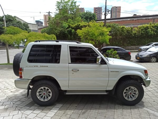 MITSUBISHI MONTERO 3.0 V6 HARD TOP 2007 MECANICO 4X4 - Image 6