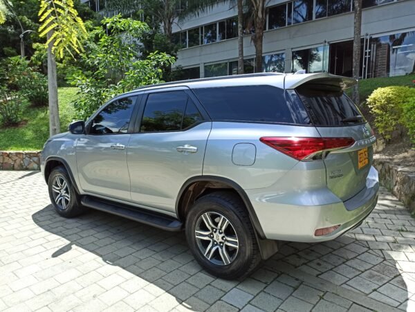TOYOTA FORTUNER 2.4 DIESEL 2019 AUTOMATICO 4X2 - Image 3