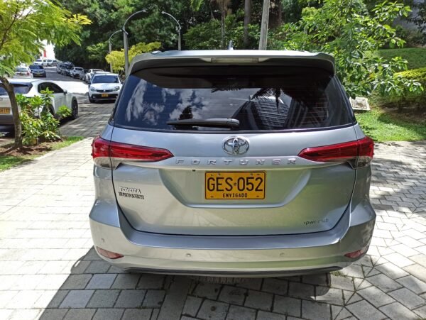 TOYOTA FORTUNER 2.4 DIESEL 2019 AUTOMATICO 4X2 - Image 8