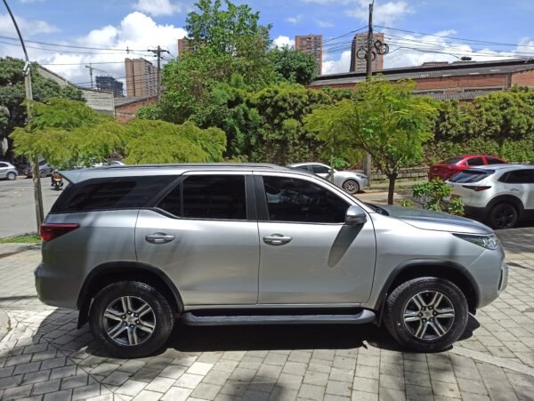 TOYOTA FORTUNER 2.4 DIESEL 2019 AUTOMATICO 4X2 - Image 6