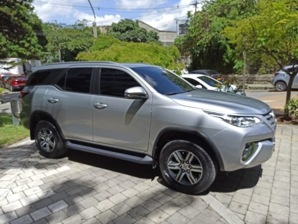 TOYOTA FORTUNER 2.4 DIESEL 2019 AUTOMATICO 4X2 - Image 5