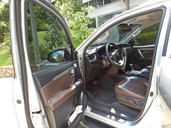 TOYOTA FORTUNER 2.4 DIESEL 2019 AUTOMATICO 4X2 - Image 10